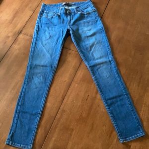 Levi’s Mid-rise Skinny Jeans 4/27